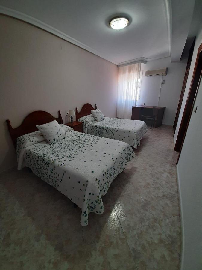 Hostal Restaurante El Abad Abadia Exterior photo