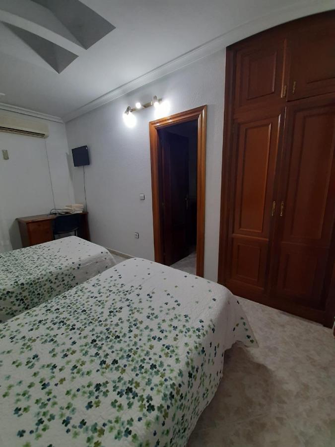 Hostal Restaurante El Abad Abadia Exterior photo